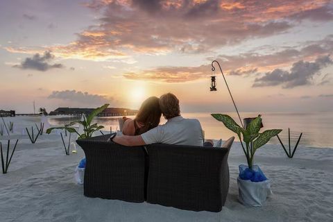 Maldives Honeymoon Guide: Resorts, Islands, Activities, Stays and Travel Planning