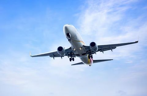 American Airlines Travel Guide: Booking, Flight Services, Tips & Planning