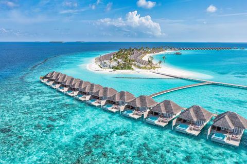 Maldives Travel Guide: Explore Islands, Beaches, Culture and Travel Insights
