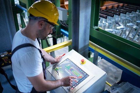 Industrial Equipment Monitoring System Overview: Real-Time Data, Equipment Tracking, Analytics and Monitoring Benefits
