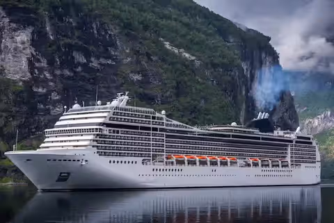 Cruise Travel Explained: Types of Cruises, Popular Destinations, Onboard Experiences and Vacation Planning Guide