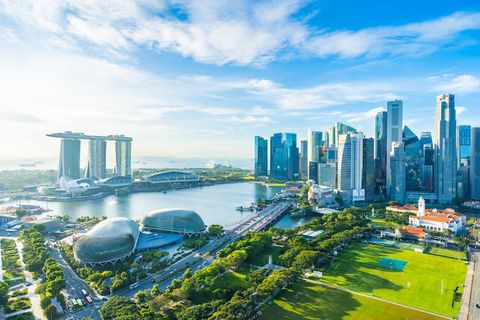 Singapore Holidays Guide: Attractions, Luxury Stays & Family Experiences