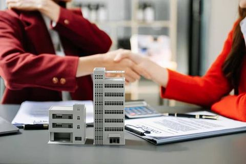 Commercial Property Insurance Guide: Buildings, Equipment, Inventory and Protection Options