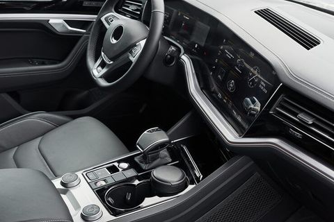 Car Accessories Guide for Enhancing Comfort, Safety, and Everyday Driving Experiences