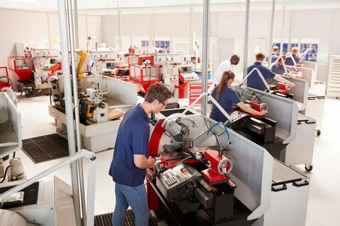 Machine Manufacturers in Europe: Guide to Industry Basics and Insights