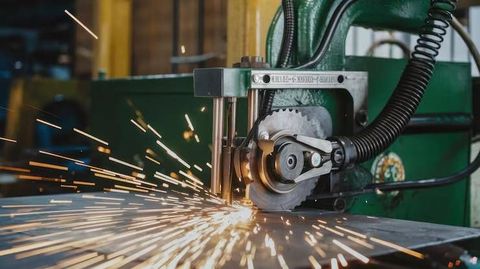 Surface Grinding Machines: Precision Machining Guide