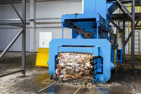 Industrial Shredders: A Guide to Size Reduction, Materials, and Operations