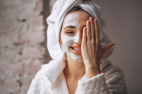 Explore Anti Aging Skin Care: What Actually Slows Down Visible Aging