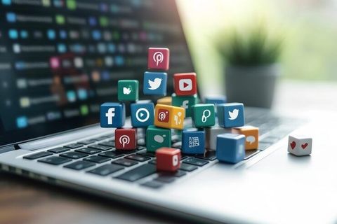 Social Media Platforms Explained: Digital Networking Technologies, Content Sharing Systems and Business Marketing Applications