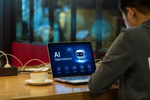 Guide to AI Digital Assistants: Intelligent Features, Everyday Applications, Automation and Future Developments