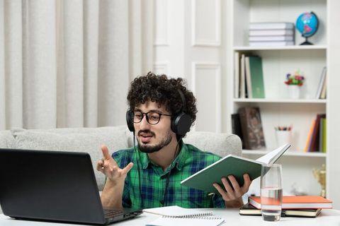 How Online English Courses with Certificates Compare to Other Home Study Options