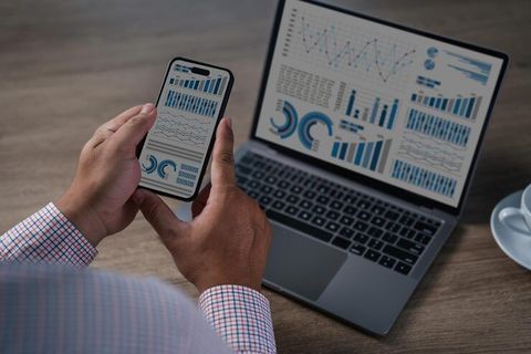 Dashboards for Cloud Data Monitoring: Discover Real-Time Metrics, Data Visualization, and Cloud Performance Analysis