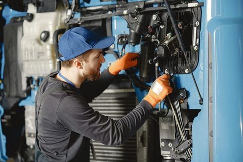 Guide to Truck Fleet Tools: Learn more about Fleet Tracking, Vehicle Management and Operational Insights
