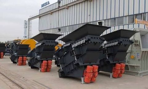 Industrial Vibrating Feeders Guide: Learn About Design, Types, and Applications