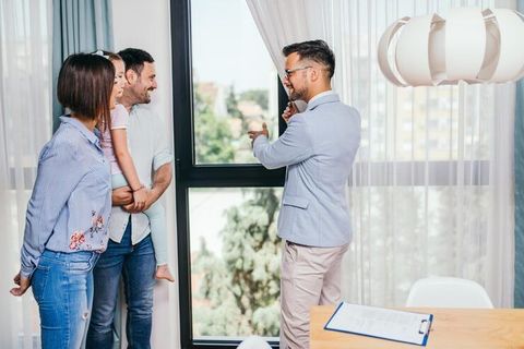 Window Buying Guide Overview: Designs, Frame Materials, Glass Types, Features and Uses