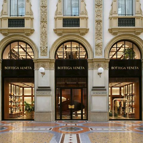 Bottega Veneta: Discover Iconic Handbags, Luxury Fashion & Key Trends