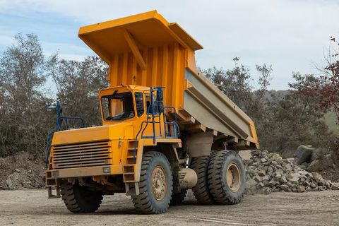 Electric Dump Trucks Explained: Battery Technology, Mining Applications, Payload Capacity and Zero-Emission Advantages