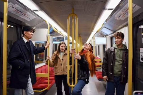 Metro City Tour Experiences: Discover City Skylines, Cultural Sites, and Modern Architecture